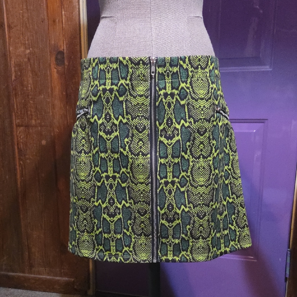 L Hot Topic Neon Green Zipper Snakeskin Mini Skirt Y2K Style